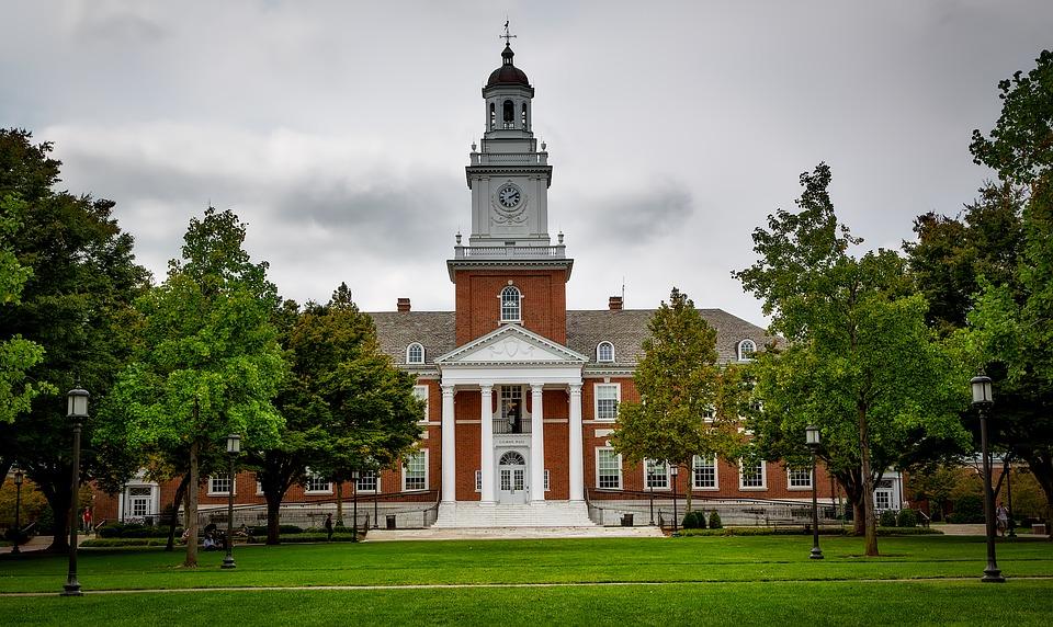 Pictured above is Gilman Hall at Johns Hopkins University. Seniors around the country are applying early decision for their choice college. Several pros and cons influence the choice to apply early instead of applying for regular decision.