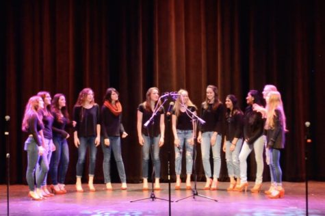 WW ’17: A cappella groups perform