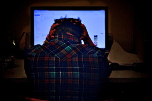 Facebook, online notifications worsen college stress
