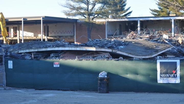Destruction of old school continues (18 photos)