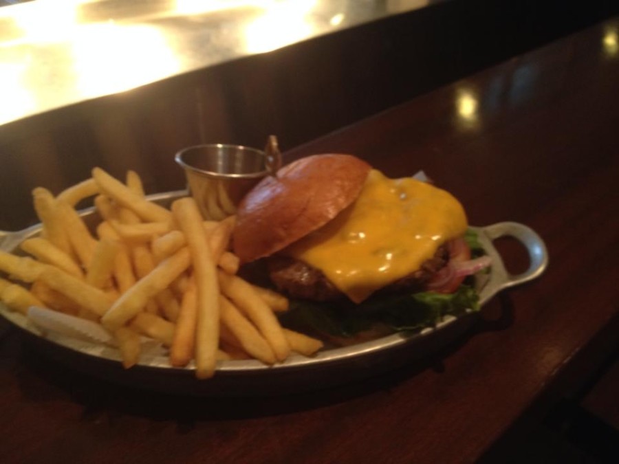 Pictured above is the DC Burger, a staple of all Met Bar restaurants. The Met Bar is a popular restaurant in the Natick Collection. WSPN sat down for a meal to review The Met Bar.