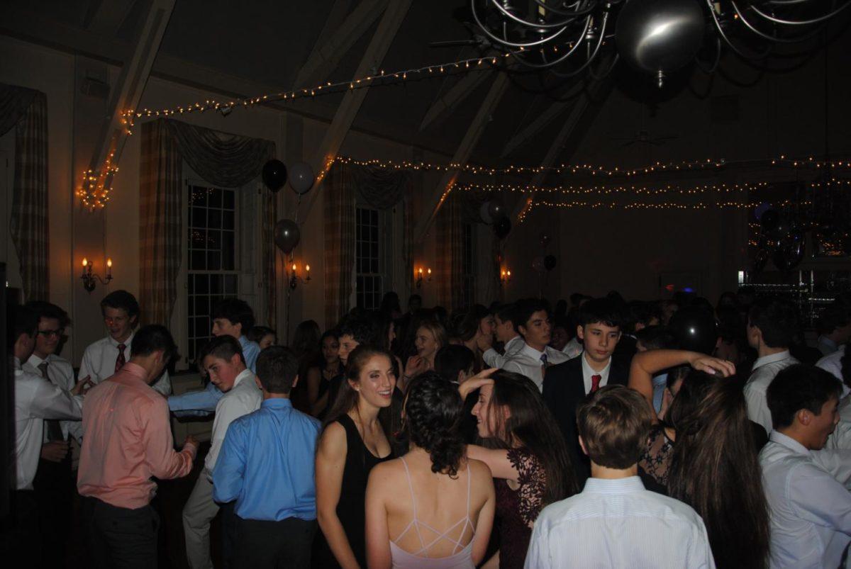 “I wish [semi] was in November,” sophomore Ethan Betancourt said. Above is the Class of 2019 during their semi, which happened on Nov. 19, 2016.
