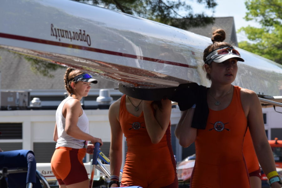 Pictured+above+is+Kyra+Patterson%2C+athlete+of+the+week%2C+carrying+her+boat+after+placing+second+at+2017s+Youth+Regional+Championship.+This+placement+qualified+her+boat+for+the+Youth+National+Championships.