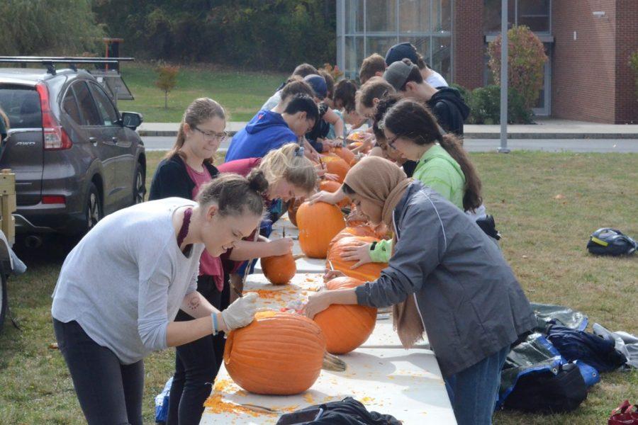 Pictured+above+are+students+carving+pumpkins%2C+an+activity+organized+by+the+Connect+Program+students.+