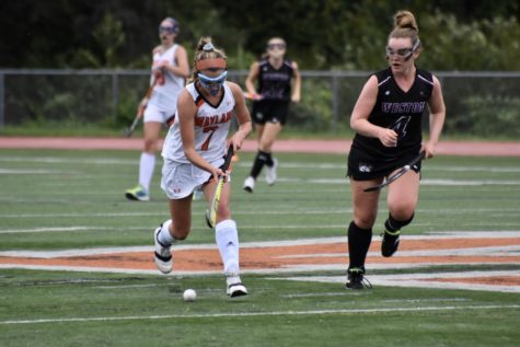 Girls’ field hockey falls to Weston (40 photos)