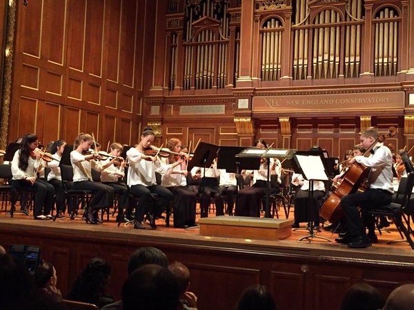 Freshman Alanna Xue as first chair playing with the Rivers Youth Orchestra Philharmonia at Jordan Hall. Xue has played the violin since age four and Especially when you’re playing a piece that you really like, you forget any background noise or anything else that’s going on and you’re just focused on making what you’re playing as beautiful as possible, Xue said.