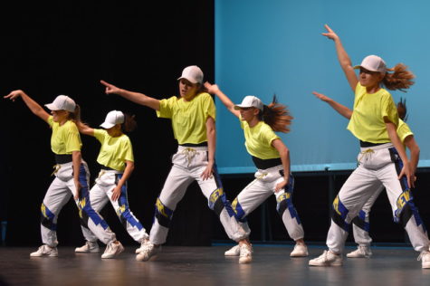 Window dancers leap into 2019 performance (video)