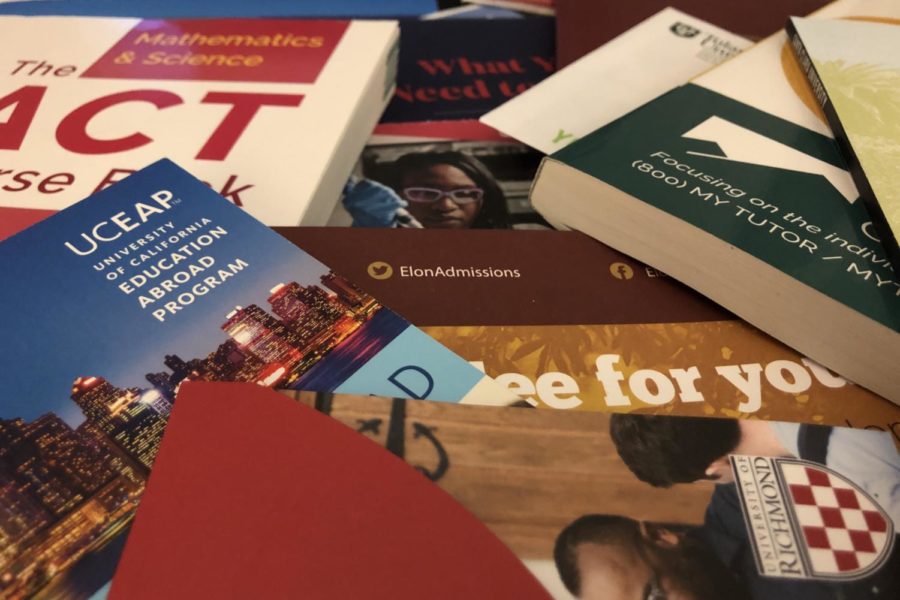 For seniors choosing college as their next step, applying can be a confusing process. As deadlines approach, some students have become stressed. WSPN has created a guide to help students navigate their way through the application process.