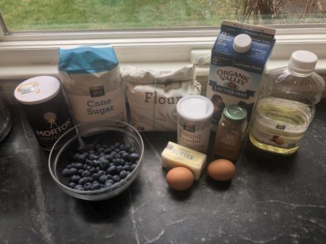 Ingredients: 1 tsp salt, 2 cups sugar, 3 2/3 cups flour, 2/3 cups milk, 2/3 cups vegetable oil, 2 cups blueberries, 4 tsp baking powder, 3 tsp cinnamon, 1/2 cup butter
and 2 eggs.