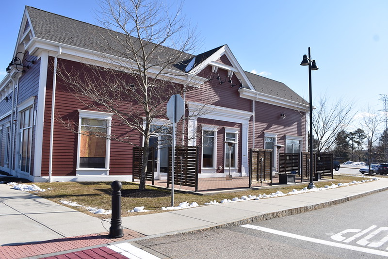 Panera in the Wayland town center closed on December 17, 2019. Although this was a popular place for students and members of the community to eat and get work done, it closed this winter. A cafe called the Bagel Table will move into the lot in the spring of 2020.