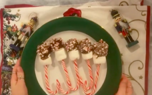 25 Day Holiday Countdown! Day 6: Candy Cane Marshmallow Dippers