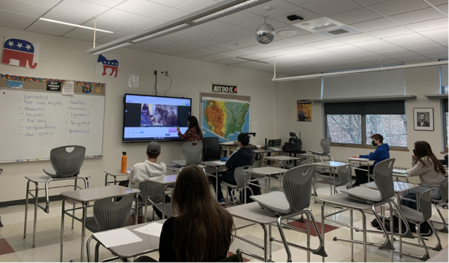 A freshman history class taught by Sarah Lee begins their studies on the Boxer Rebellion amid the return from the holiday break. Freshmen students have been learning to adjust their schedules for the workload from multiple classes. “It’s very different, there’s a lot more free range,