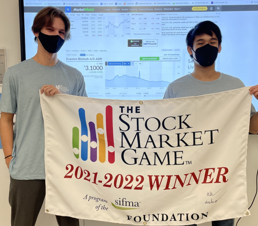 Juniors+Alexei+Rjanikov+%28left%29+and+Josh+Liu+%28right%29+hold+up+the+banner+they+received+for+winning+first+place+SIFMAs+annual+Stock+Market+Game.+The+duo+competed+in+the+tournament+as+Siligroup+Banking+and+ended+the+tournament+in+over+%24240%2C000+in+equity.+I+learned+how+the+market+moves%2C+and+how+to+look+at+that+and+how+to+essentially+play+the+game%2C+Liu+said.+