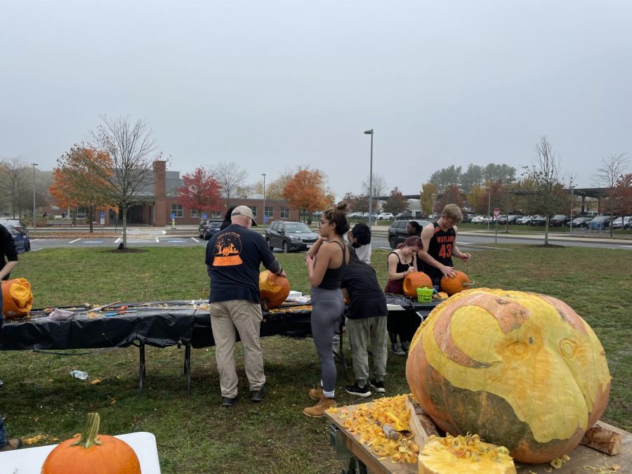On+Tuesday%2C+Oct.+25+artist+Mo+Auger+returns+to+Wayland+High+School+to+help+WHSs+connect+class+carve+pumpkins+for+their+annual+haunted+house.