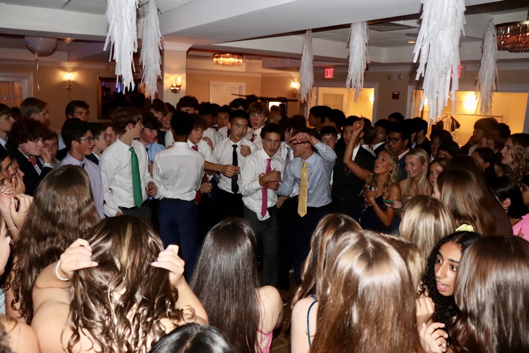 Sophomores form a dance circle in the center of the dance floor.