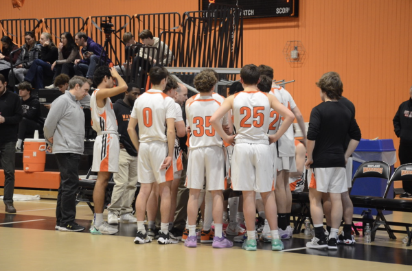 
The boys varsity basketball team is set to take on their rivals, the Weston Wildcats, Friday, Dec. 20 at the Wayland High School (WHS) Field House. This game marks the first home game of the season. 
